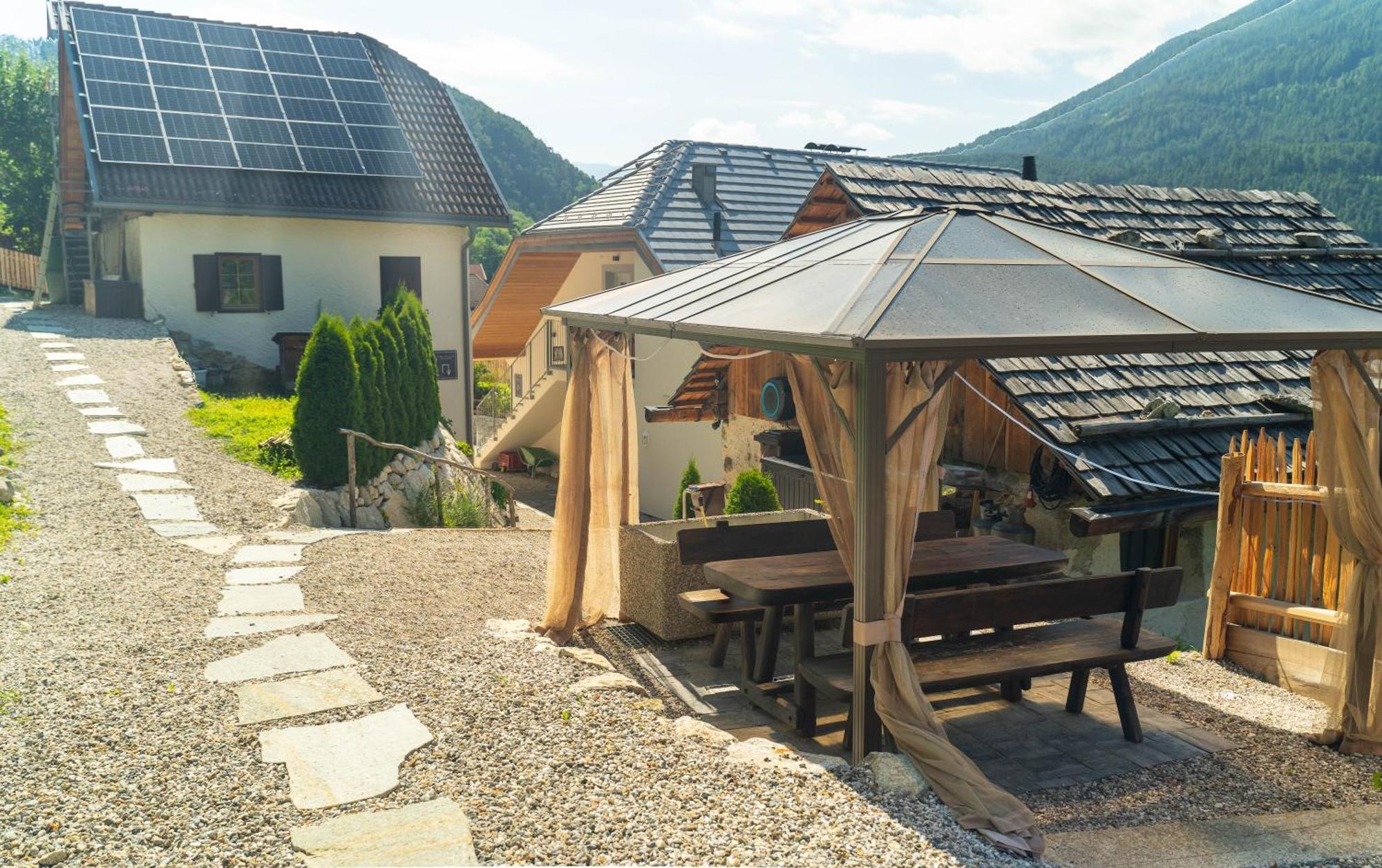 Apartments, Guest House & Historic Chalet Neuhaus San Sigismondo Exterior photo